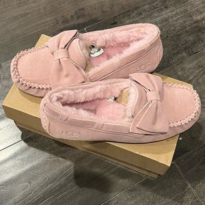 Brand new UGG Dakota suede bow slippers